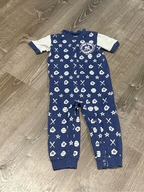 Yankee One Piece Outfit Size 24 Months